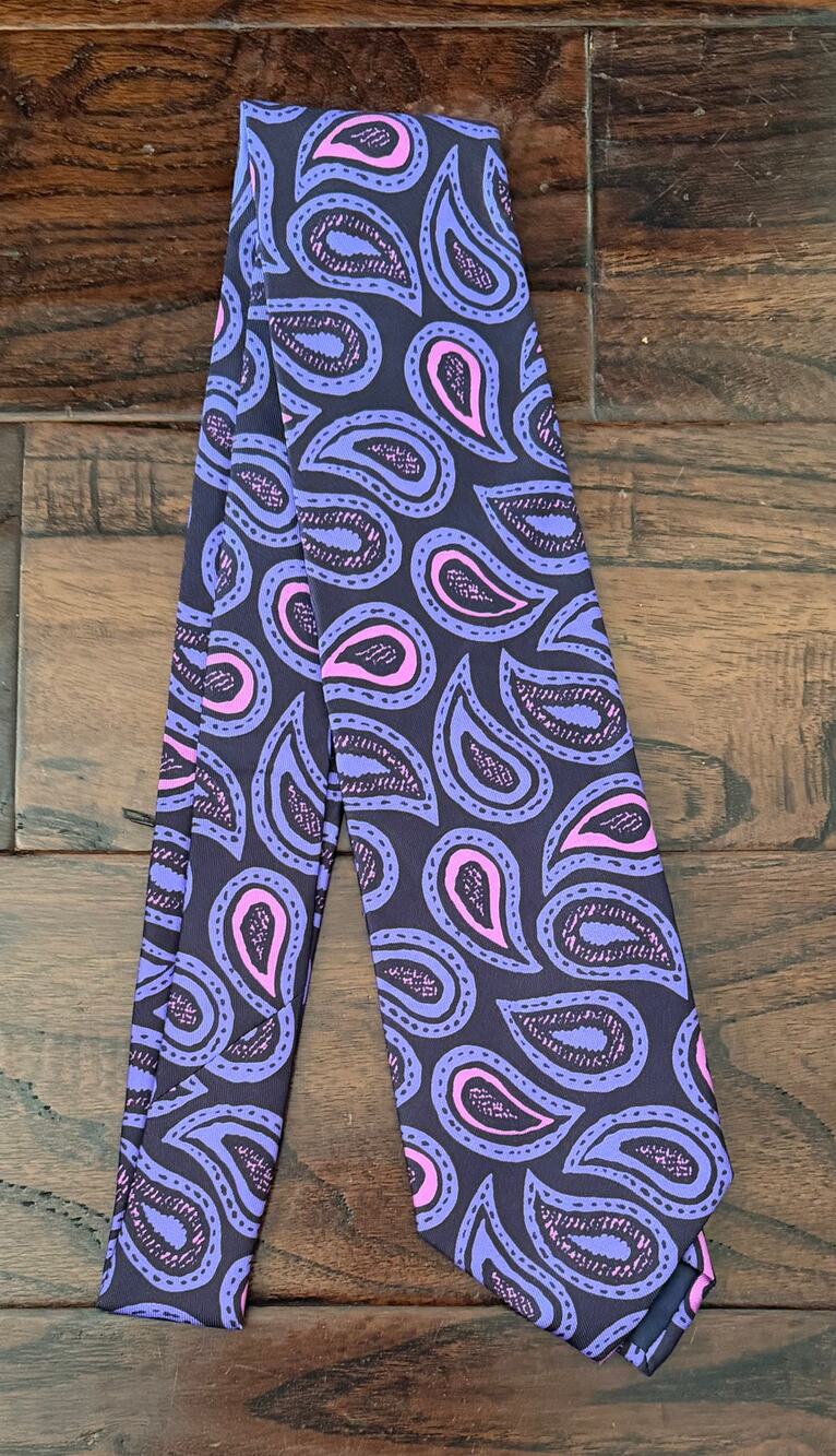 $325 NWT Charvet Paris Purple & Pink Large Paisley Pattern 100% Silk Neck Tie